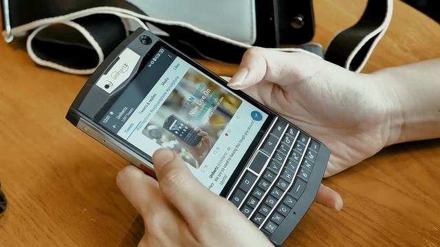 Unihertz Titan - The Amazing Andorid 10 QWERTY Smartphone