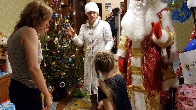 Дед Мороз пришёл в гости. смотреть онлайн