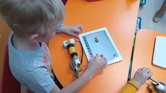 РОБОТЫ-ТОКАРНЫЙ СТАНОК-2 смотреть онлайн