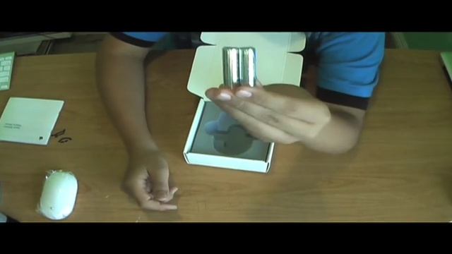 Unboxing: New Apple Wireless Mighty Mouse смотреть онлайн