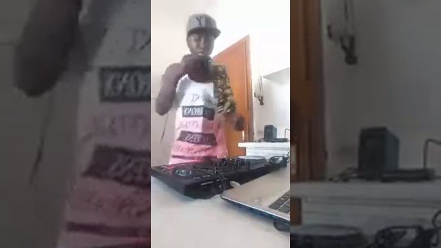 DJ Young Star live in Florence italy 2019 смотреть онлайн