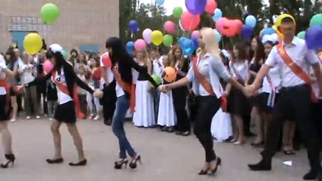 Выпускники на последнем звонке смотреть онлайн