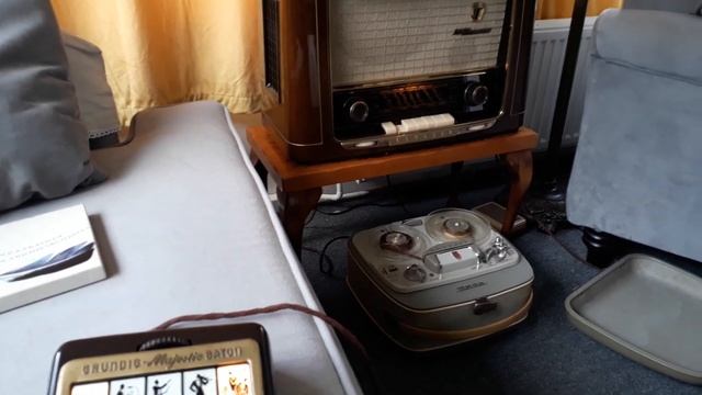 Grundig Majestic Baton, 1950's wired remote control for the Grundig 2035 3D sound radio and others. смотреть онлайн