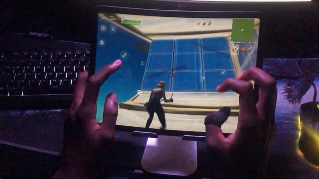 Fortnite Mobile but Through My Eyes (POV) смотреть онлайн