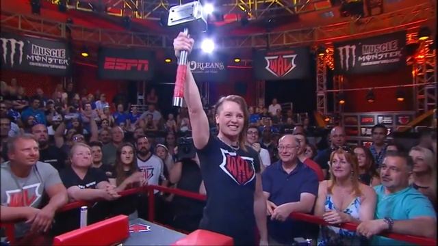 Muscle Girl Armwrestling