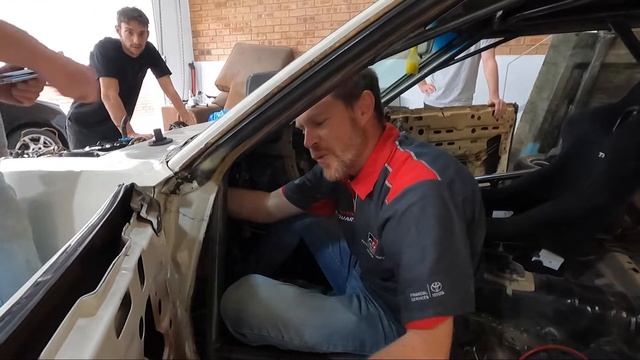 Endurance Race Car Build EP13 | Carbs, Windows, and Electrical смотреть онлайн