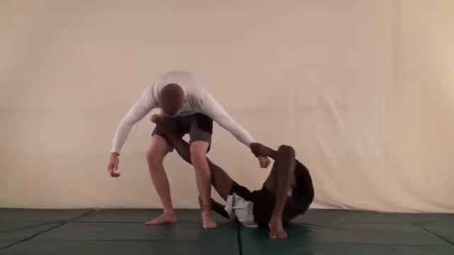 Open Guard Chokes Приемы MMA обучение DIN THOMAS. Борьба в партере, болевые приемы. смотреть онлайн