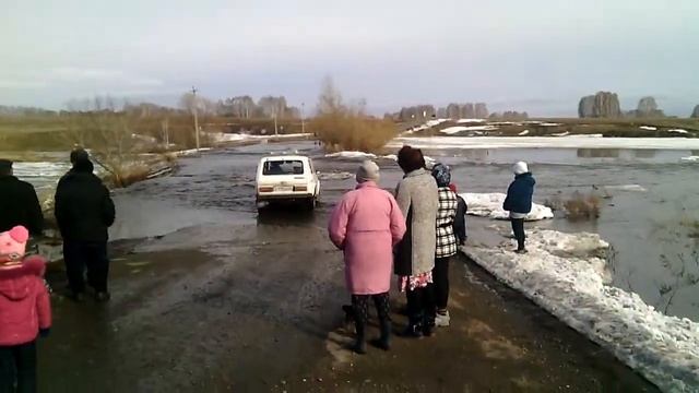 Единственная связь с внешним миром.