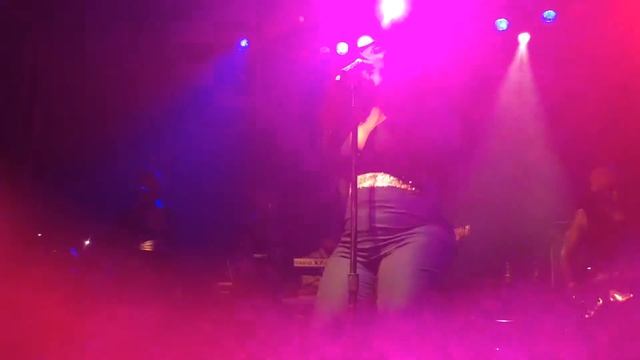 Jazmine Sullivan - "Bust Your Windows" Live! смотреть онлайн