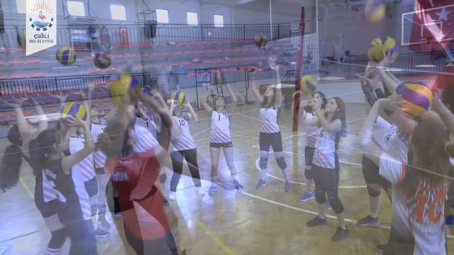Yazın keyfini sporla doyasıya yaşamak isteyen herkesi Çiğli Atatürk Spor Salonumuza bekliyoruz. смотреть онлайн