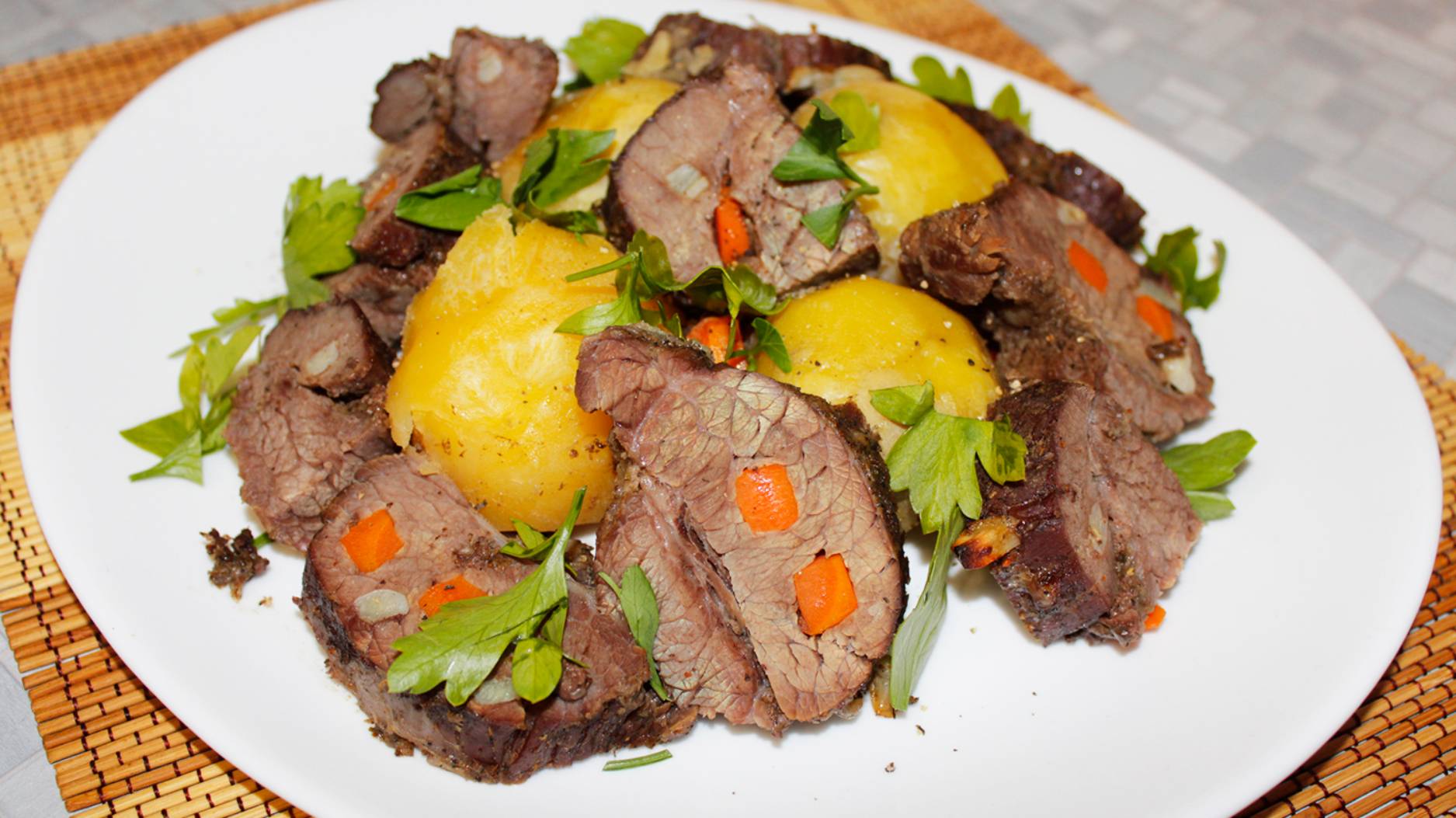 Шея буйвола запечённая с картошкой в духовке смотреть онлайн