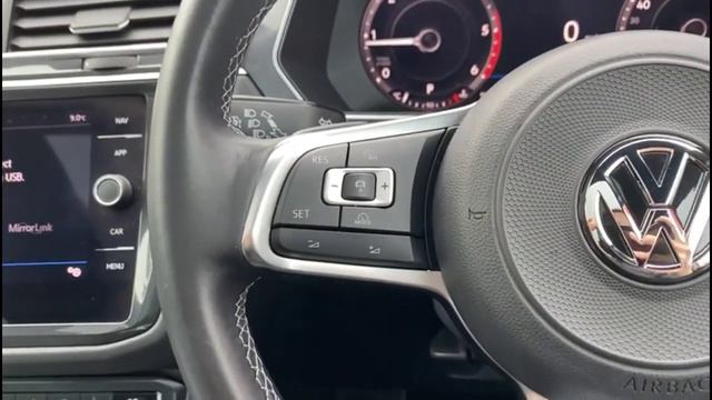VW Tiguan 2.0 TDi 150 4Motion R-Line 5dr DSG 2018 смотреть онлайн