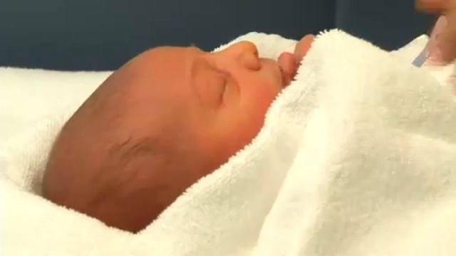 Yeni Doğan Bebek Banyosu смотреть онлайн