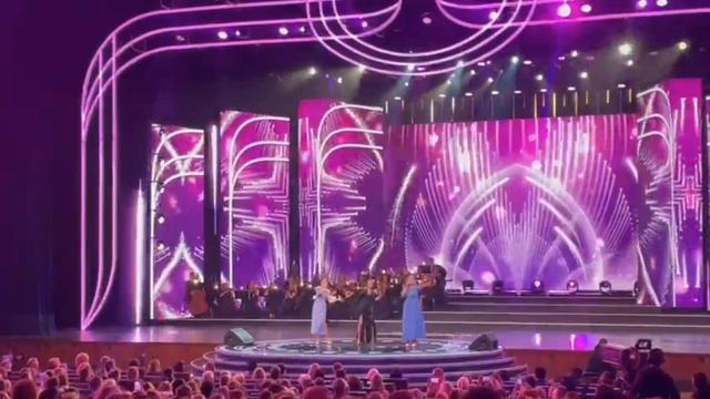 ИВАНОВСКИЙ ПЕДАГОГ АЛЕНА СМИРНОВА
НА ПЕРВОМ КАНАЛЕ
В КОНЦЕРТЕ, ПОСВЯЩЕННОМ ДНЮ УЧИТЕЛЯ! смотреть онлайн