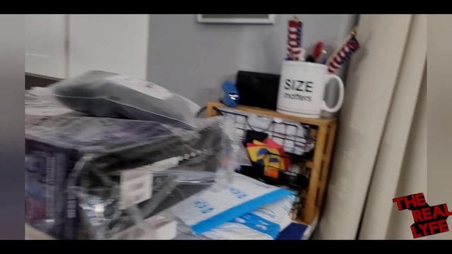 Man jumps to his VR DEATH смотреть онлайн
