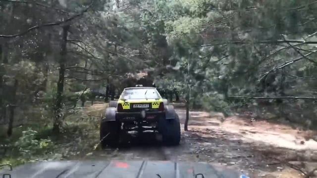 OFFROAD в ручье УАЗ на БТРовских, Lancia Delta, Unimog, Alfa Romeo смотреть онлайн