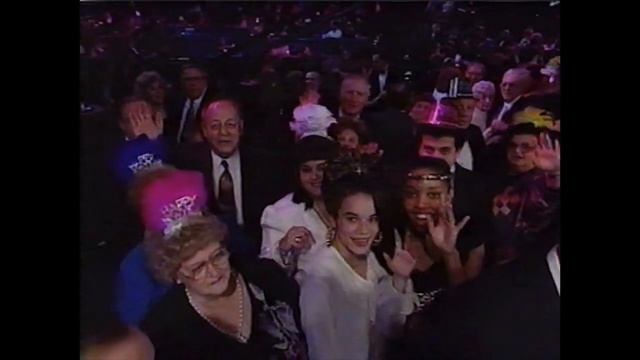 Merv Griffin sings "I don't want to walk without you" as part of his 1993 New Year's Eve Special. смотреть онлайн