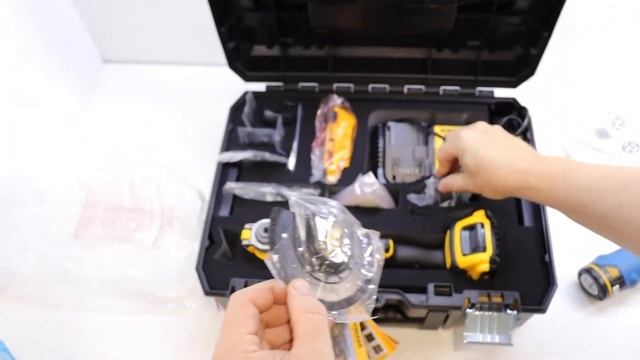 Dewalt DCS355 Cordless Oscillating Multi-tool with TStak Review (DCS355D2 KIT) смотреть онлайн