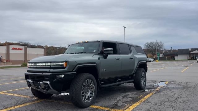 2024 GMC Hummer EV - 2 Minute Review - SUVS.com смотреть онлайн