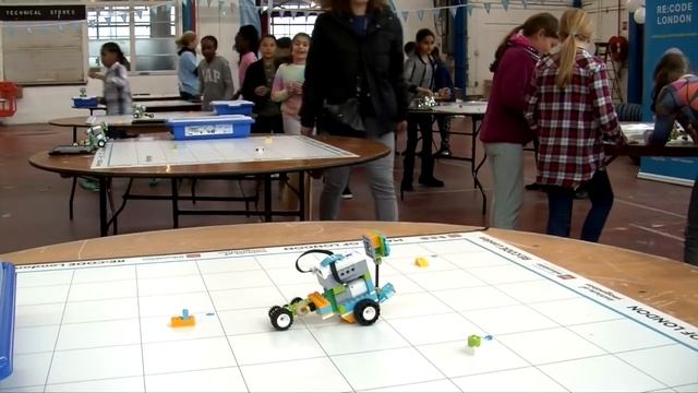 Building LEGO Robots That Can Clean Rivers смотреть онлайн