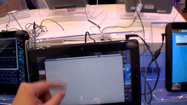 First Hands On of MeeGo 10-Inch Tablet running WeTab OS смотреть онлайн
