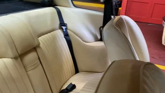 Lot 72 - Aston Martin V8 Auto смотреть онлайн