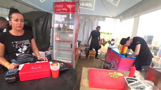 Фестивальный streetfood. Еда на «Доброфесте». Интервью "Infected Rain" смотреть онлайн