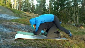 Экстренная транспортировка силами одного человека. Подъем пострадавшего с земли