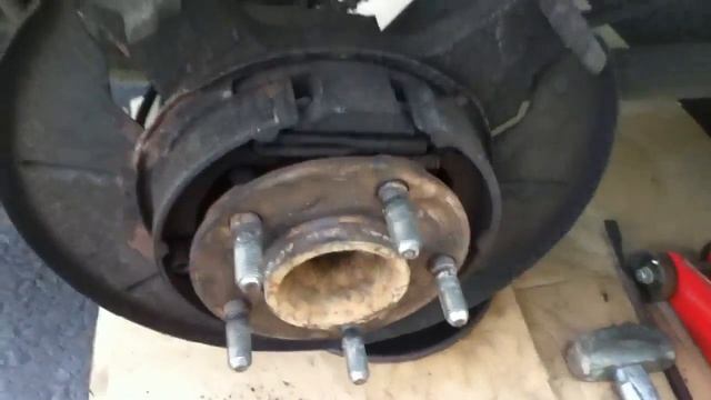 2002 Chrysler Town & Country rear disc brake rotor stuck trick tip смотреть онлайн