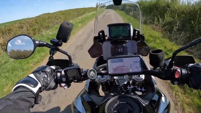 Which is the best motorcycle navigation tool? Dedicated Sat Nav, your Phone, or the Beeline Moto? смотреть онлайн