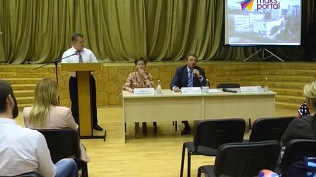 В гимназии №8 состоялось родительское собрание с участием мэра