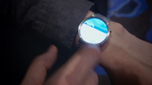 Hands-on with the Huawei Watch at MWC 2015 смотреть онлайн