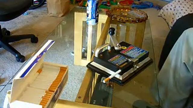 Rolling your own cigarettes.WMV смотреть онлайн
