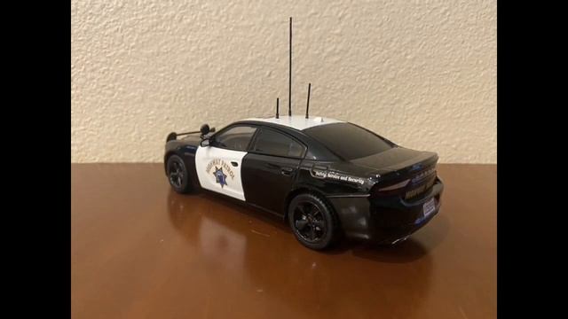 California Highway Patrol CHP 1/27 Welly Charger Slicktop Black & White смотреть онлайн
