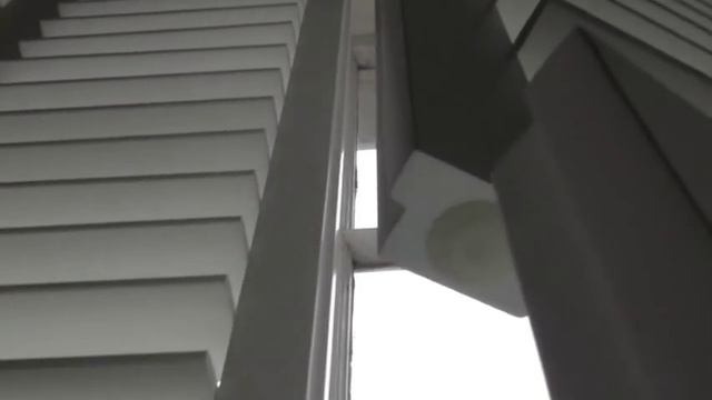 Tier on Tier window shutters with a horizontal tpost - How they open смотреть онлайн