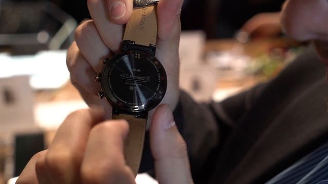 ASUS ZenWatch 3 hands-on — Android Wear 2.0 in the round смотреть онлайн