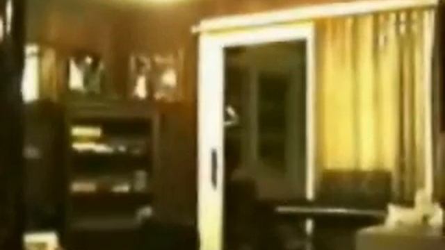 Kid breaks glass window with chair смотреть онлайн