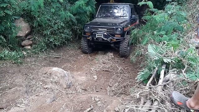 SUZUKI JIMNY 4X4 VS DAIHATSU TAFT GT 4X4 смотреть онлайн