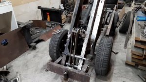 Доделываем узел опрокидывания ковша и копир на мини погрузчике.