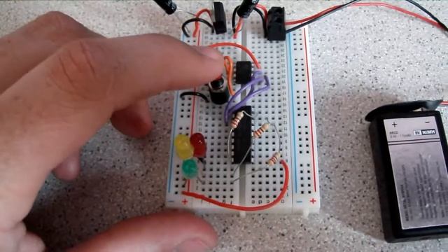 ATtiny85 driving a ULN2803A смотреть онлайн
