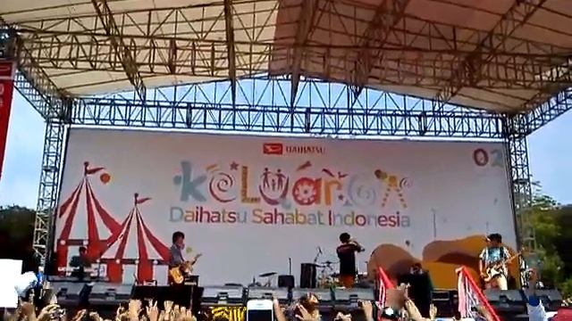 Sheila On7 - Melompat Lebih Tinggi @Family Day PT. Astra Daihatsu Motor Tahun 2013 Di TMII смотреть онлайн