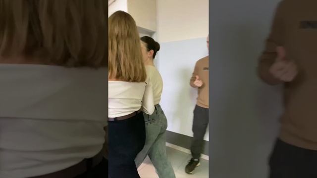Те самые «чиксы» в каждом коридоре университета ⭐️ смотреть онлайн