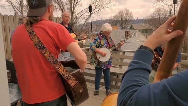 RIP Mac Martin — "Swinging a Nine Pound Hammer" смотреть онлайн