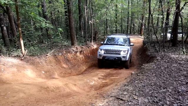Can a Stock Volkswagen Compete with Off-Road Jeeps? смотреть онлайн
