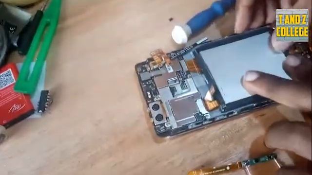 SIMU INAYO JIZIMA UKIWEKA UPANDE WA CAMERA AU UKIWASHA DATA @ FUNDI SIMU смотреть онлайн