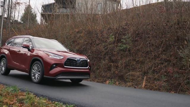 2022 Toyota Highlander Hybrid Platinum Review + Walk Around смотреть онлайн