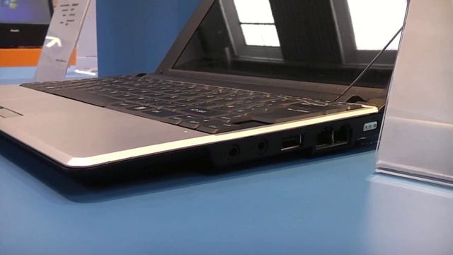 CeBIT 2010 - Shuttle B10 Netbook with N450 CPU & GXT-Port Hands-on смотреть онлайн