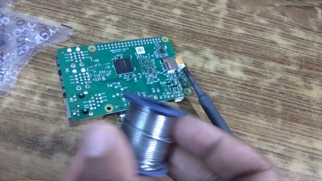 How to convert your old CRT TV into Smart TV using Raspberry Pi 3! смотреть онлайн
