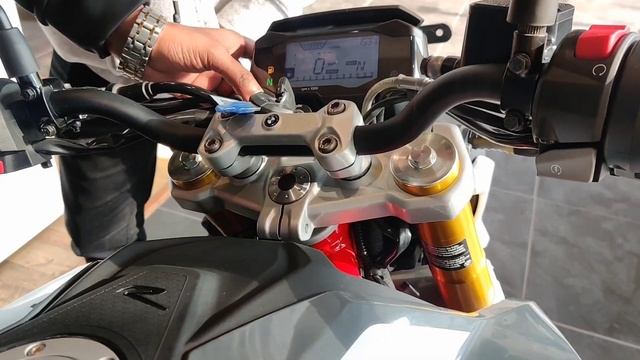 Taking Delivery of BMW G310R | BMW G310R Sports | BMW Motorrad Experience смотреть онлайн