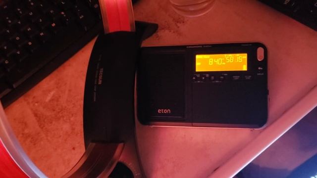 WHAS Louisville Kentucky 840 kHz Eton Traveller III and tecsun AN-200 mediumwave loop antenna смотреть онлайн